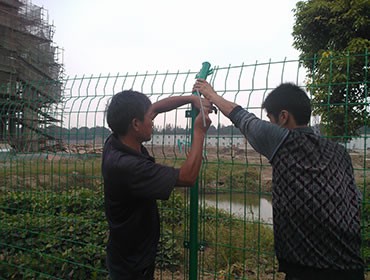围栏网应用于水边